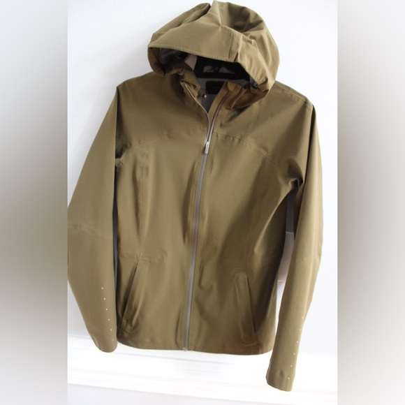 Lululemon Rain Rival jacket - Picture 6 of 16